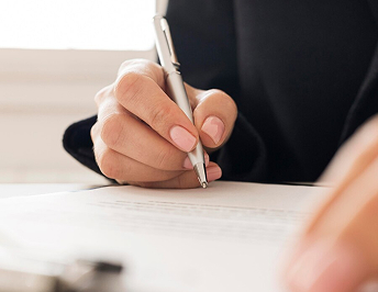 Firmar la constitución en la notaría.